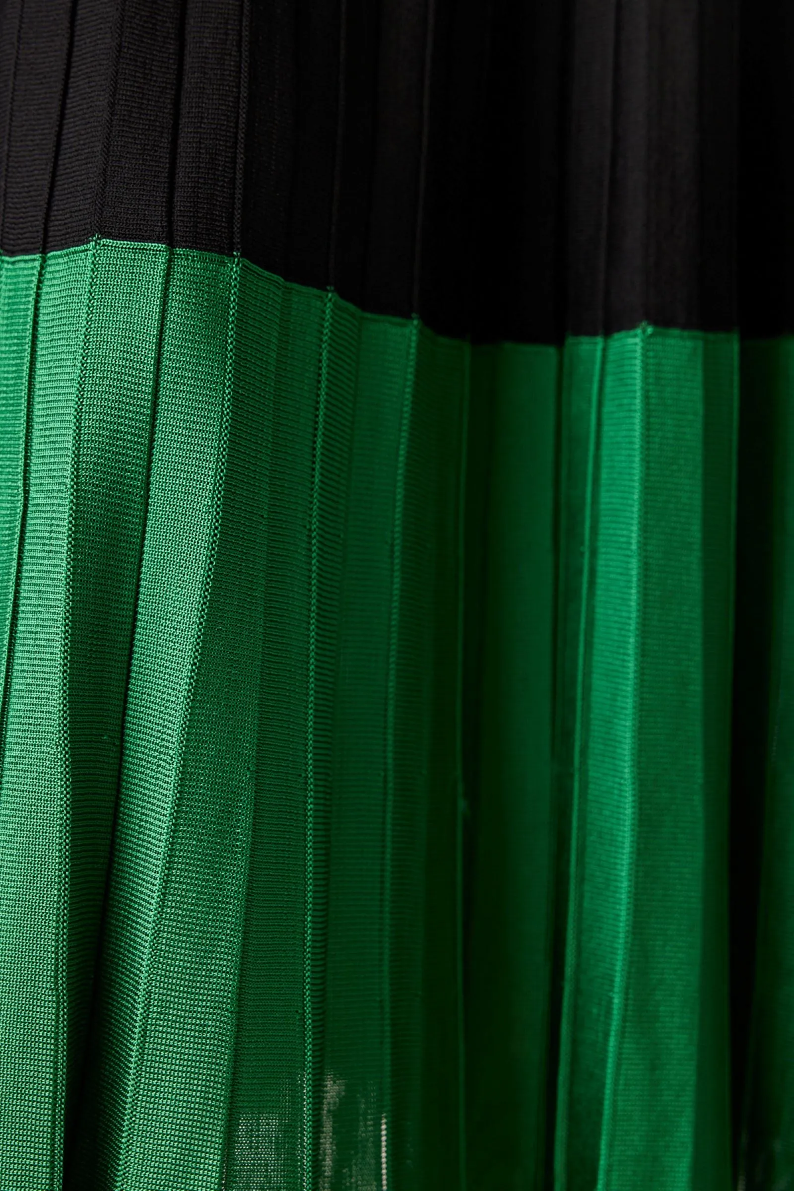 Crepe Contrast Skirt - Black & Green