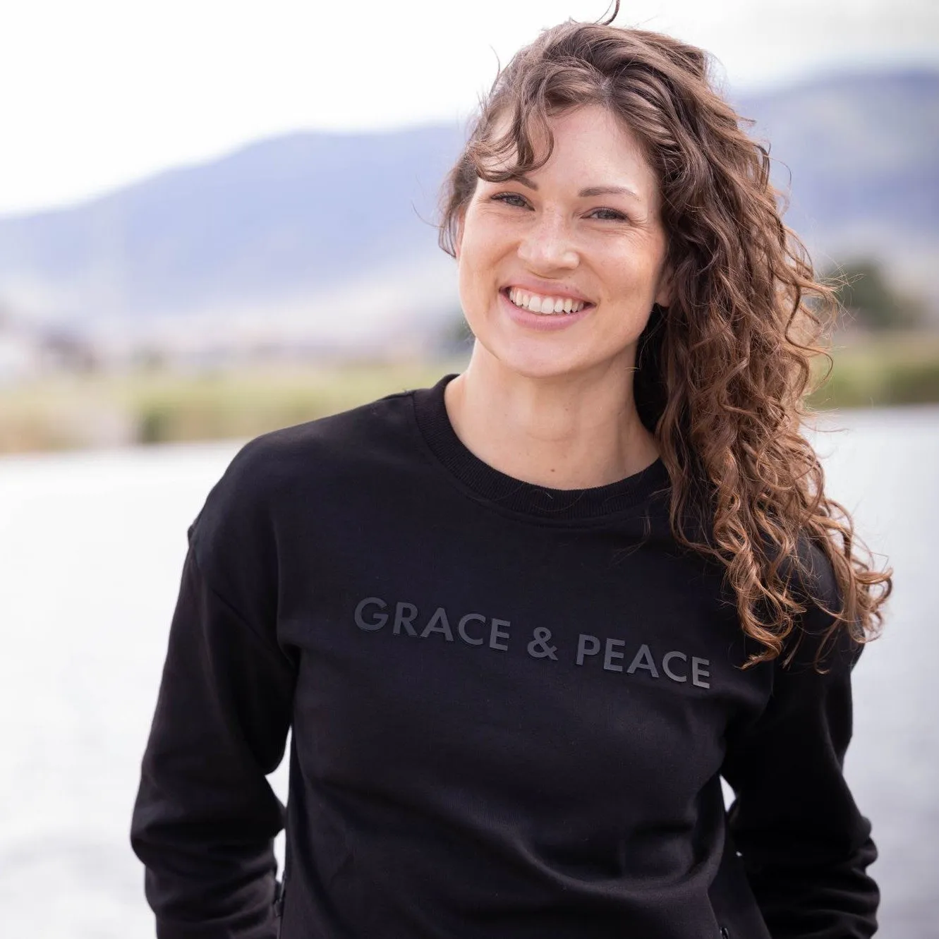 GRACE & PEACE Pullover